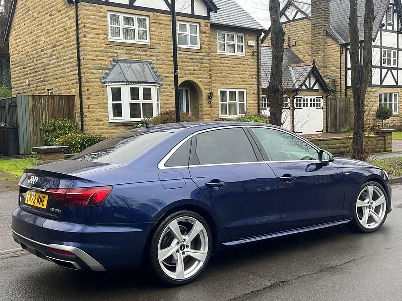Second-hand Audi A4 S-Line 150 CP (110 kW) 2022 Albastru Berlinǎ