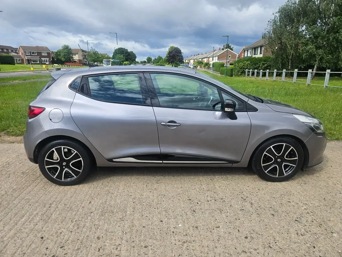 Used Renault Clio Dynamique 90 HP (66 kW) 2014 Grey Hatchback