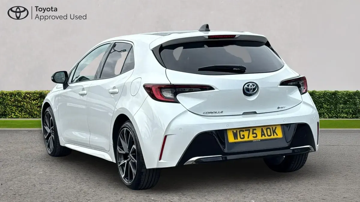 Used Toyota Corolla 140 HP (102 kW) 2025 Platinum white pearl