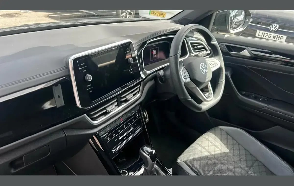 Used VW T-Roc R-line 150 HP (110 kW) 2025 Deep black pearlescent SUV
