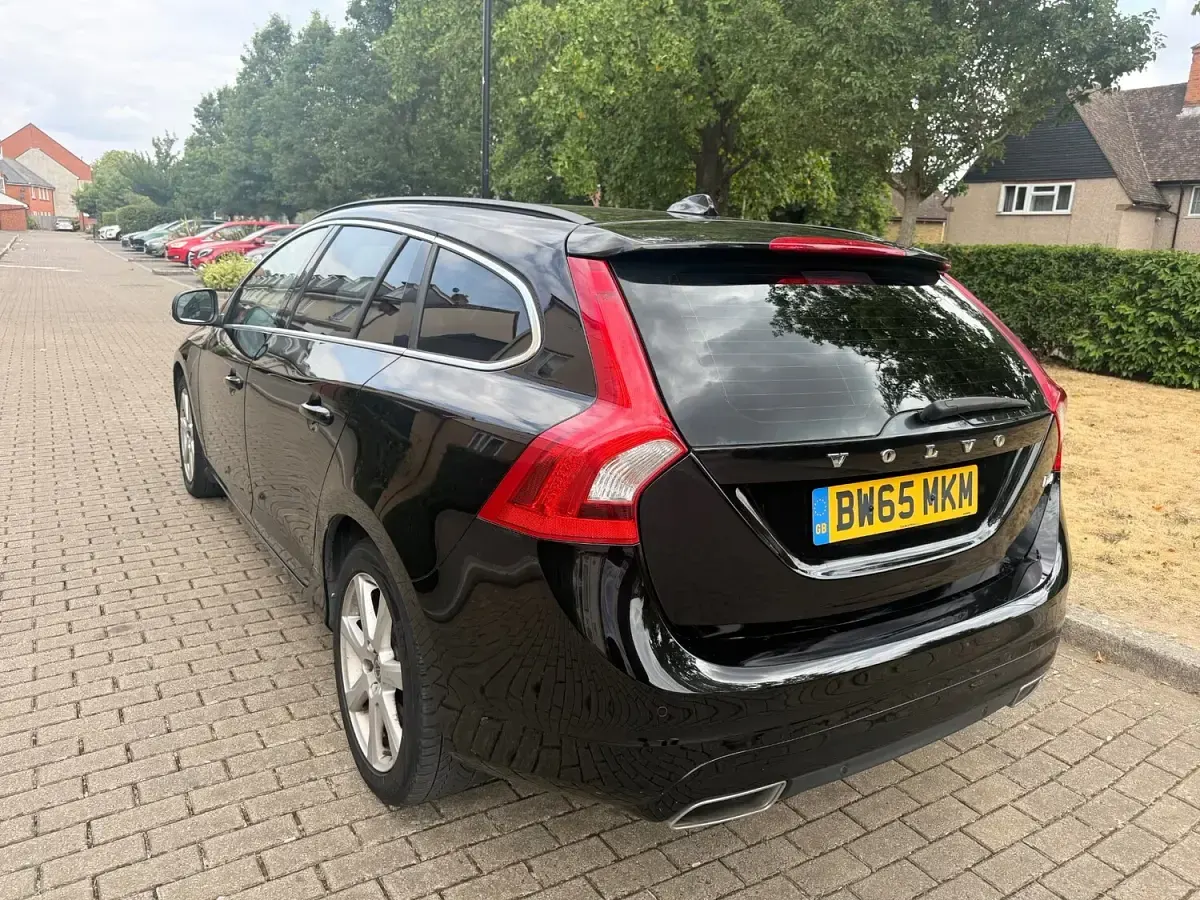 Used Volvo V60 SE 2016 Black Estate