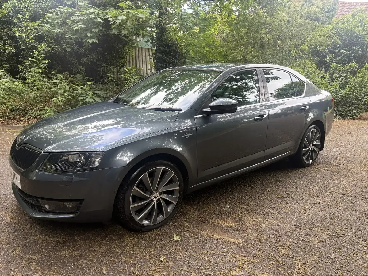 Used Skoda Octavia LAURIN & KLEMENT 184 HP (135 kW) 2014 Grey Estate