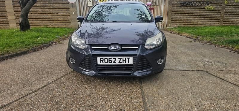 Used Ford Focus Zetec 125 HP (91 kW) 2012 Grey Hatchback