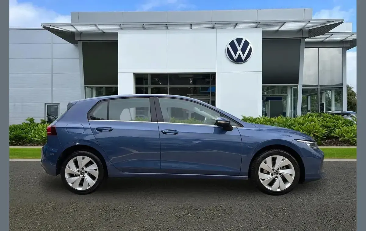 Used VW Golf VIII Style 147 HP (108 kW) 2024 Blue Hatchback