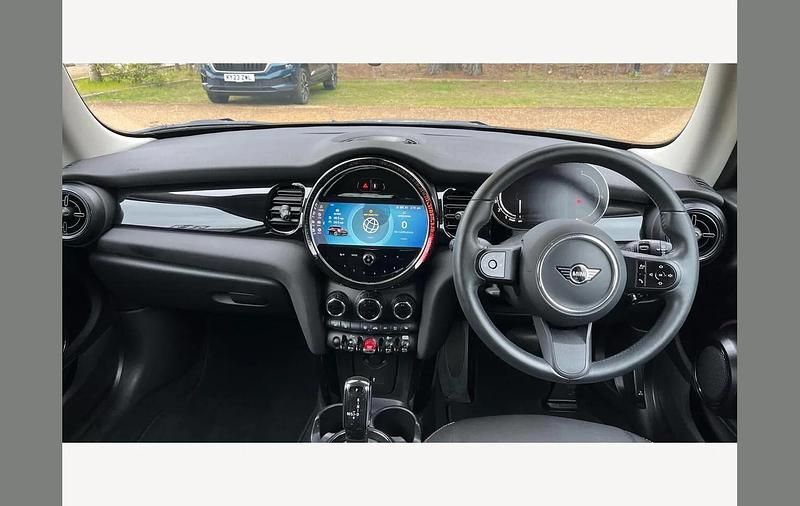 Usado Mini Cooper Classic 136 CV (100 kW) 2023 Plateado Utilitario