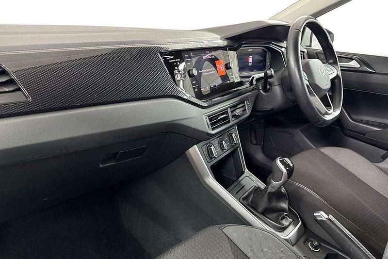 Used VW Polo Life 94 HP (69 kW) 2022 White Hatchback