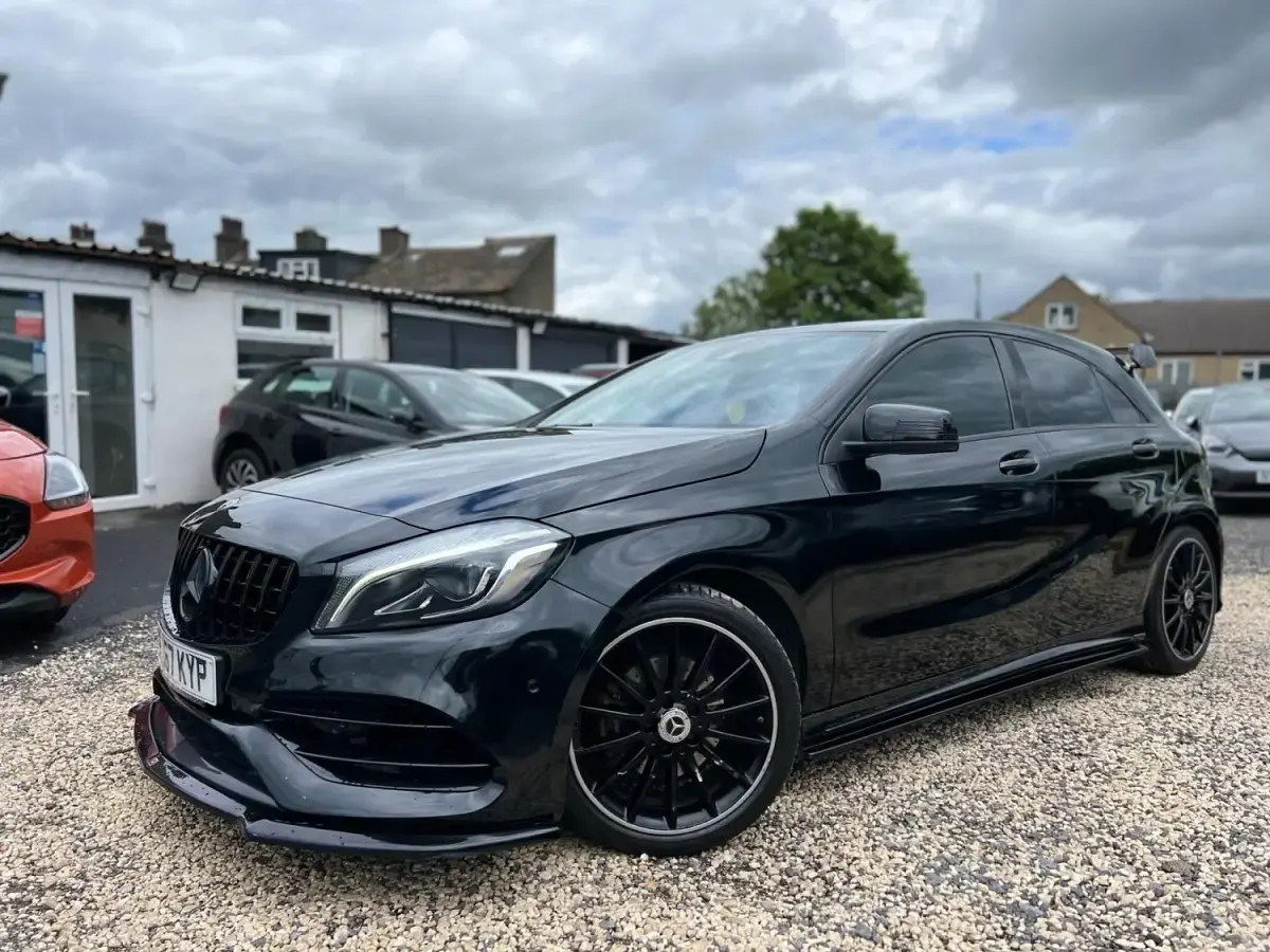 Begagnad Mercedes A200 AMG Line Premium 2017 Svart Halvkombi