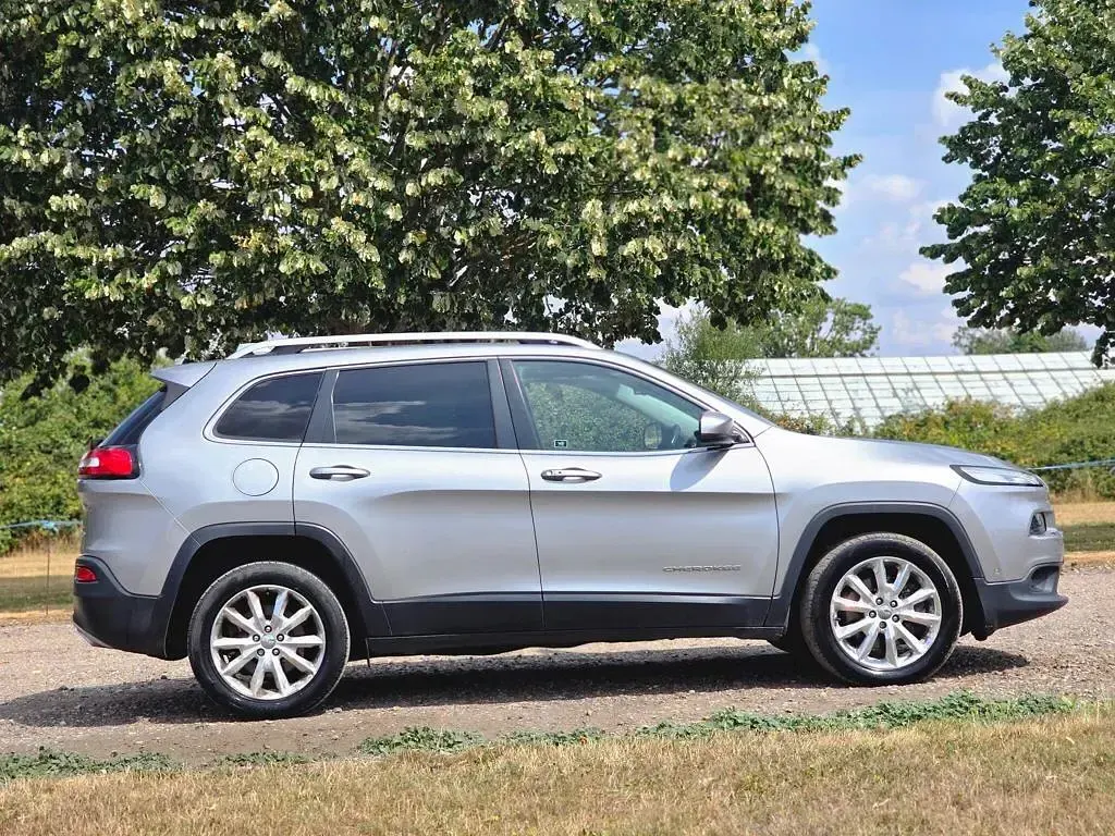 Used Jeep Cherokee Limited 200 HP (147 kW) 2016 Grey SUV