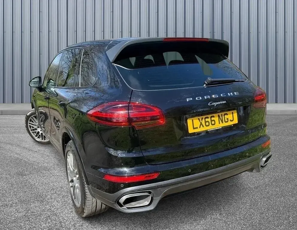 Used Porsche Cayenne Platinum Edition 262 HP (192 kW) 2016 Black SUV