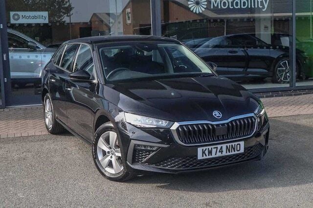 Black magic pearl effect Used 2025 Skoda Scala SE Hatchback | £17,827 (Fair price) - Image 1/4