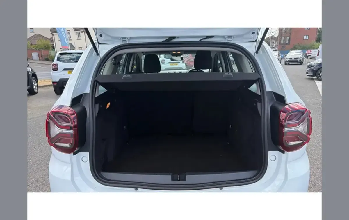 Used Dacia Duster Comfort 131 HP (96 kW) 2022 White SUV