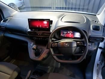 Used Vauxhall Combo 100 HP (73 kW) 2024 White Van