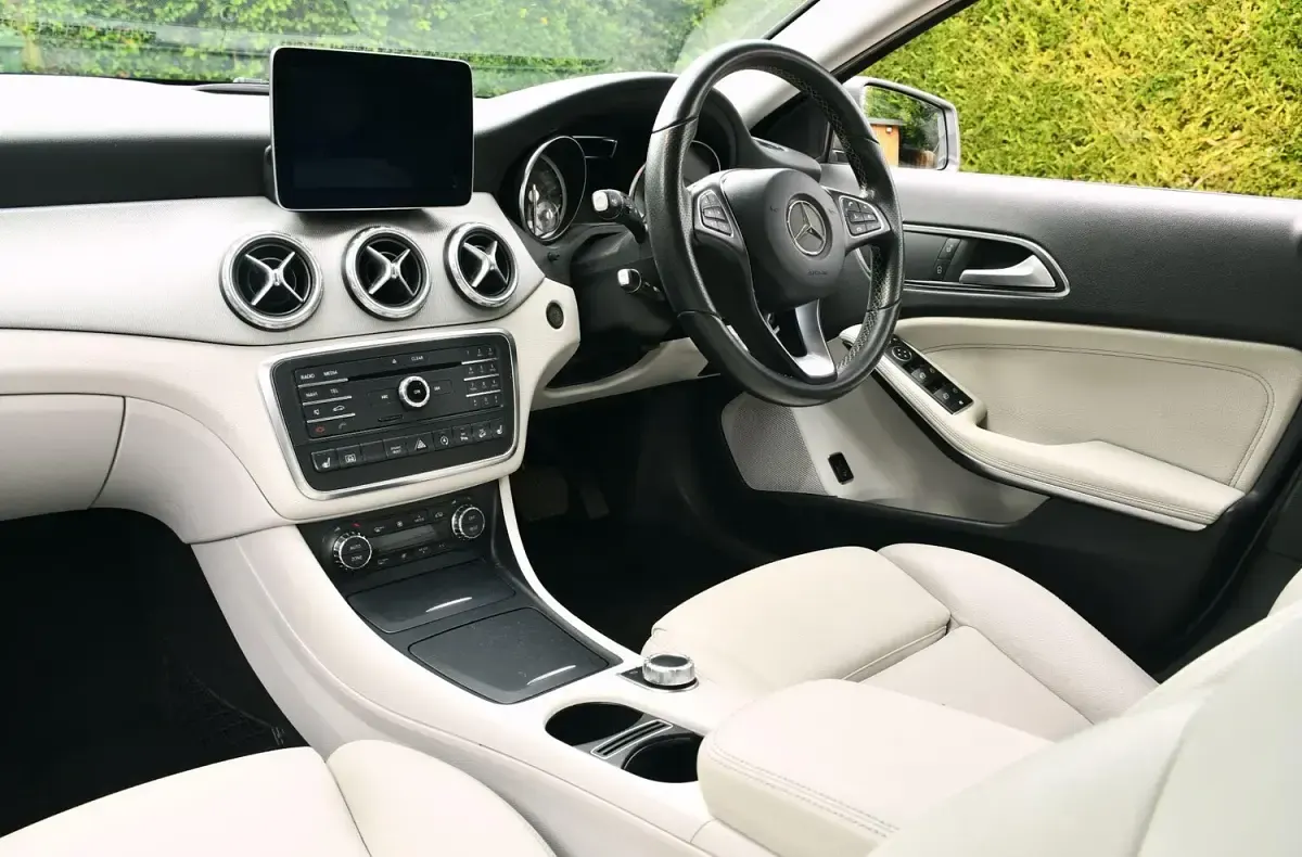 Used Mercedes GLA250 Premium 211 HP (155 kW) 2017 Grey SUV
