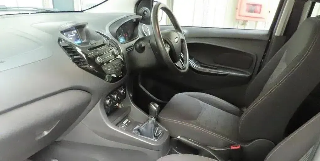Begagnad Ford Ka Plus Zetec 2016 Blå Halvkombi