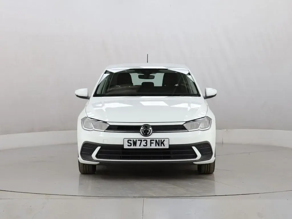 Käytetty VW Polo Life 95 HP (69 kW) 2023 Valkoinen Viistoperä