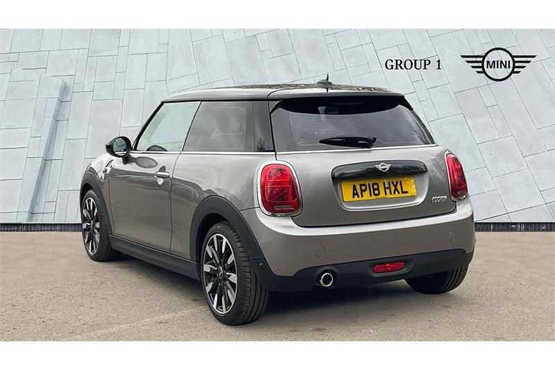 Gebraucht Mini Cooper Pepper 122 PS (89 kW) 2018 Silber Kleinwagen