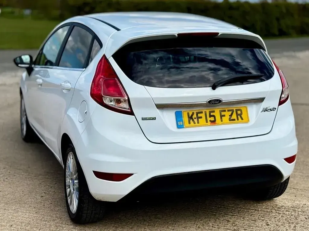 Używany Ford Fiesta Titanium 2015 Biały Hatchback
