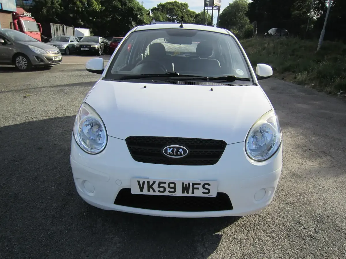 Used Kia Picanto 61 HP (44 kW) 2009 White Hatchback