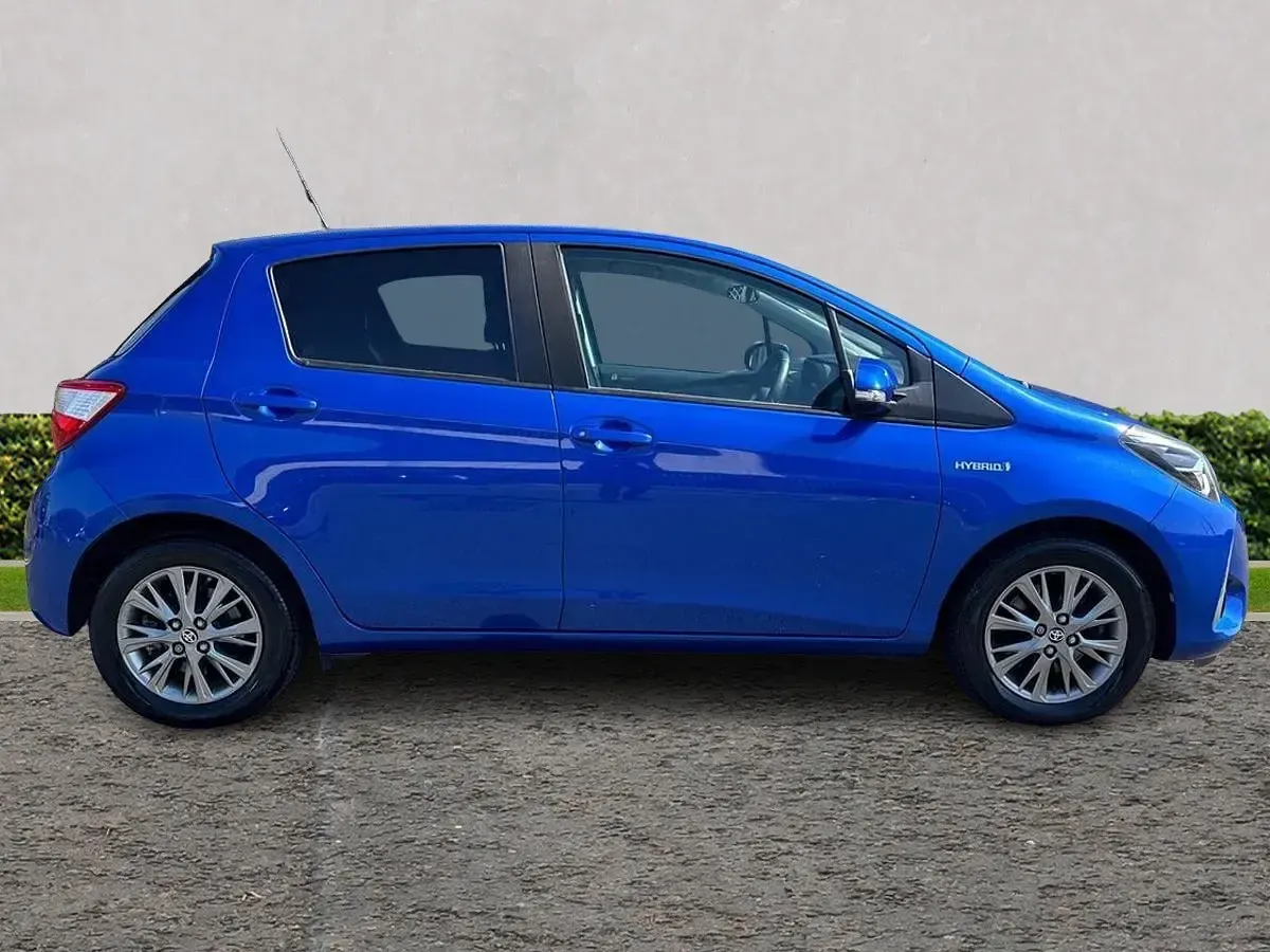 Used Toyota Yaris Hybrid 2019 Blue Hatchback