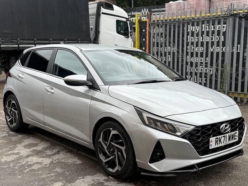 Used Hyundai i20 Premium 2018 Sliver Hatchback