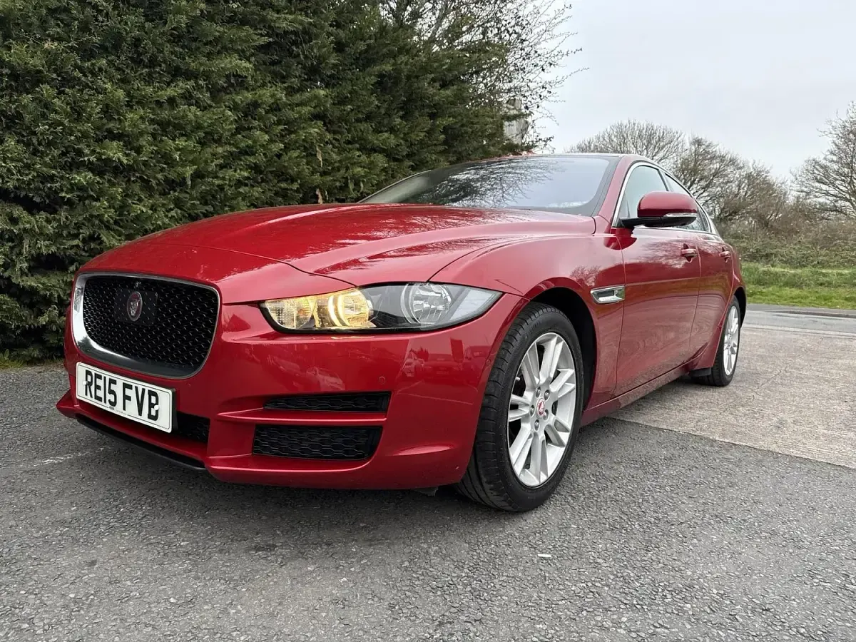 Used Jaguar XE Prestige 200 HP (147 kW) 2015 Red Sedan