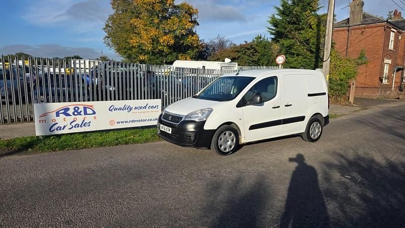 White Used 2016 Peugeot Partner MPV | £4,800 (Fair price) - Image 1/4