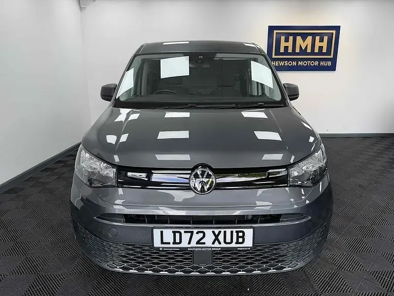 Usado VW Caddy 122 HP (89 kW) 2023 Cinzento Monovolume
