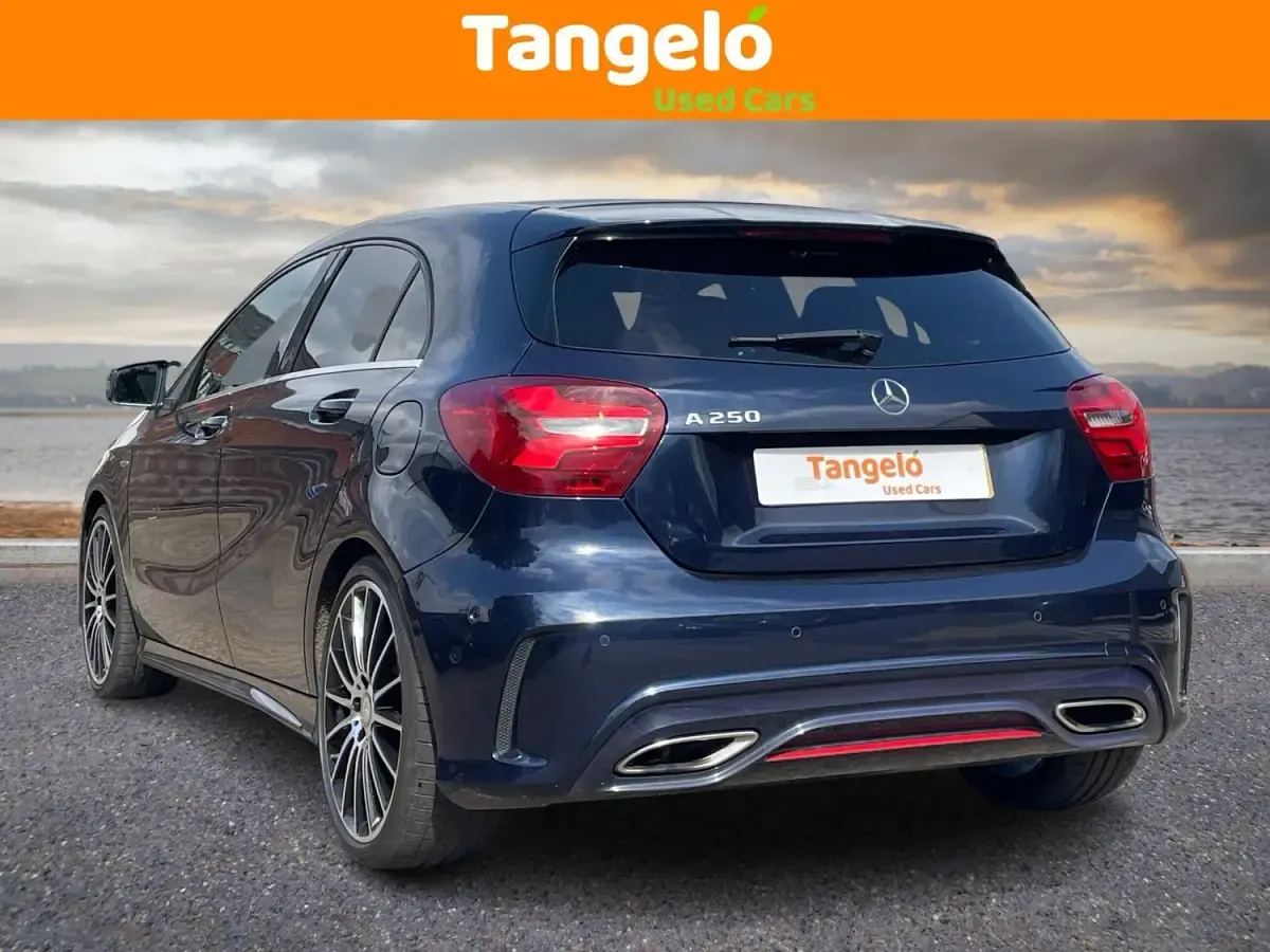 Usado Mercedes A250 Premium 218 HP (160 kW) 2016 Azul Citadino