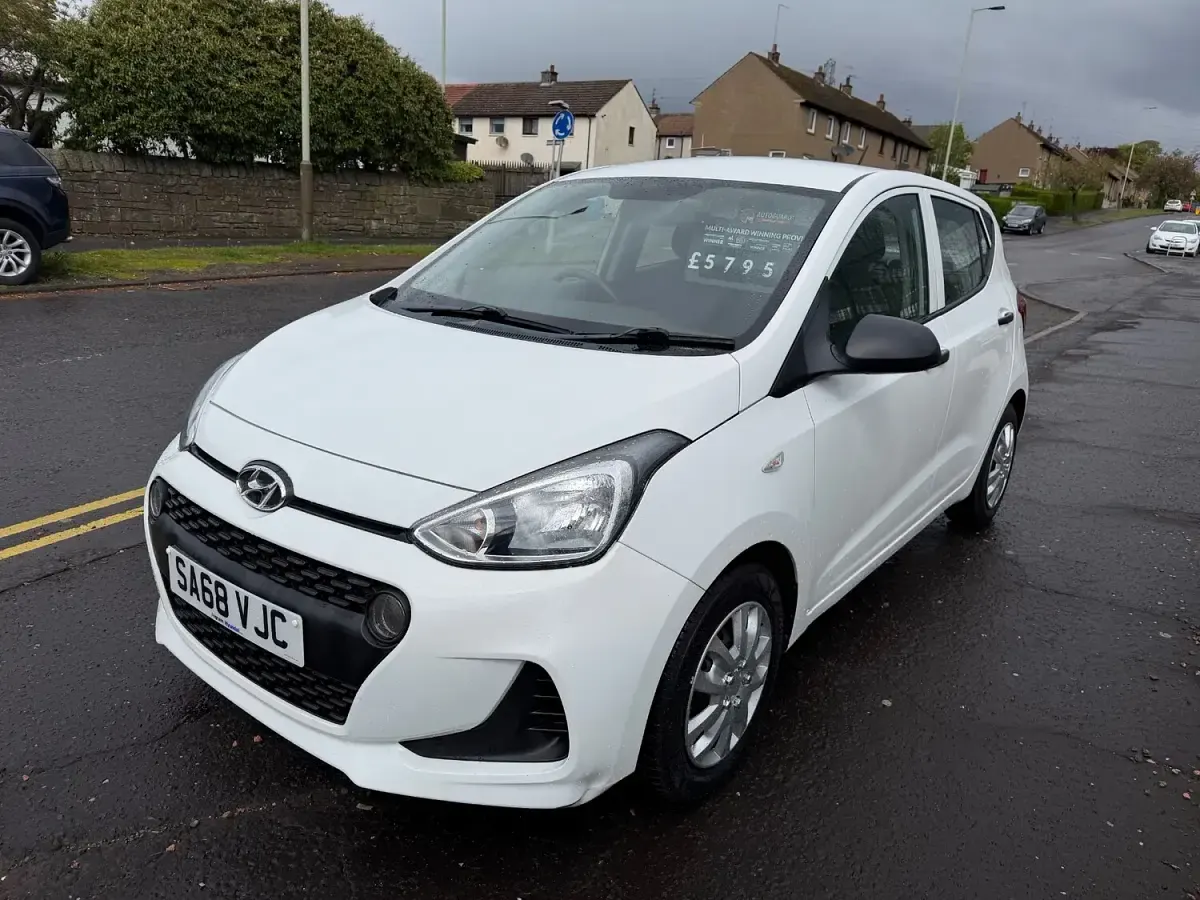 Used Hyundai i10 66 HP (48 kW) 2018 White Hatchback