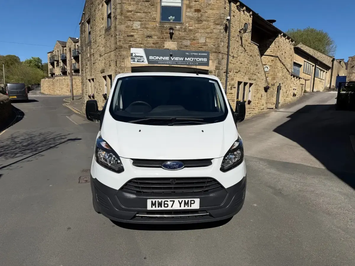 Begagnad Ford Transit Custom 105 HK (77 kW) 2017 Vit Van