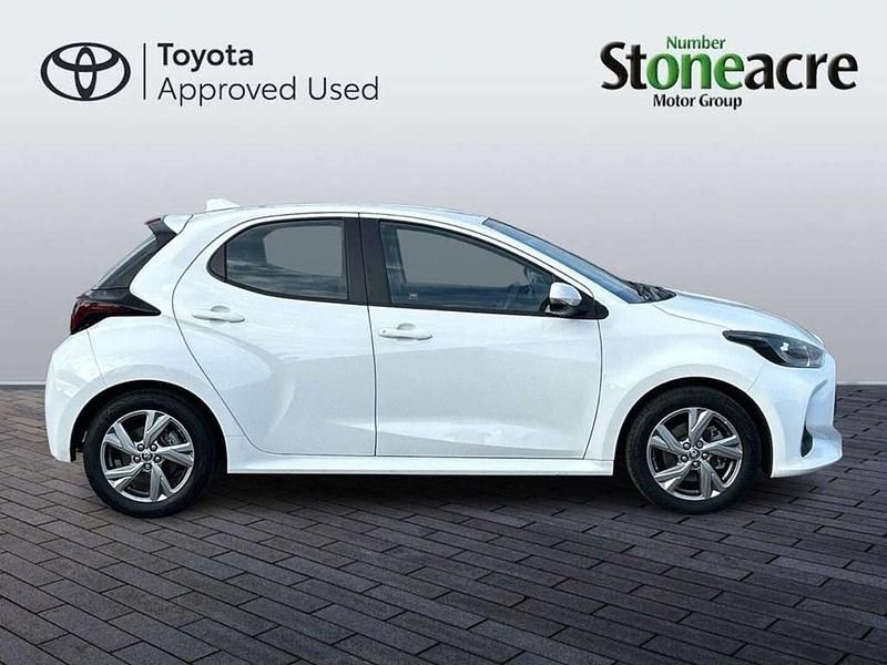 Used Toyota Yaris Hybrid 116 HP (85 kW) 2024 White Hatchback