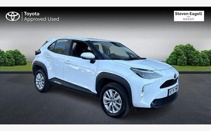 Used 2025 Toyota Yaris Hybrid Estate | £22,183 (Good price) - Image 1/4