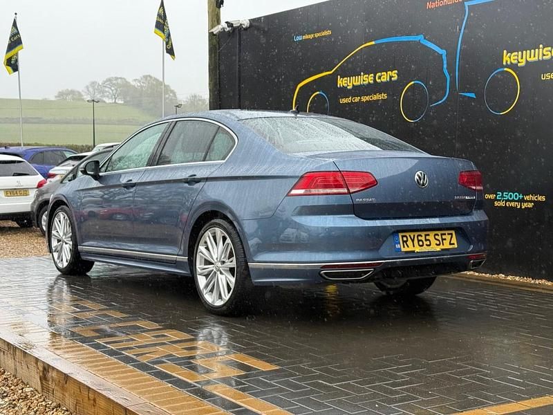 Begagnad VW Passat R-line 190 HK (139 kW) 2015 Blå Sedan