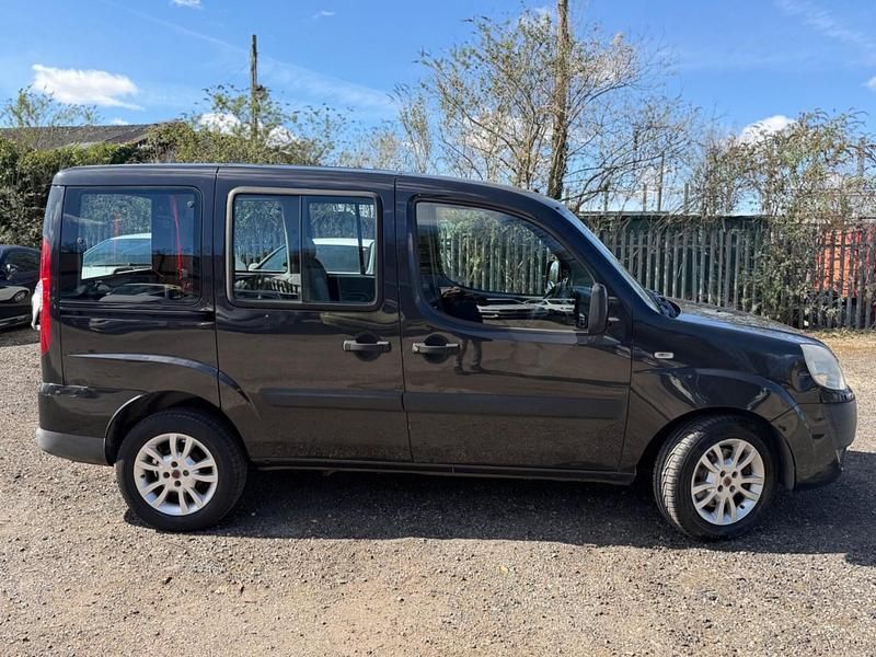Używany Fiat Doblò Dynamic 77 KM (56 kW) 2008 Czarny Minivan