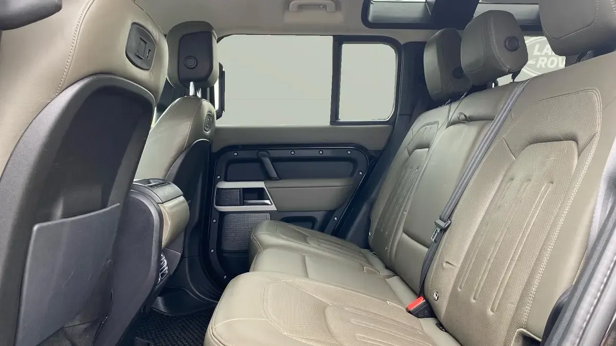 Used Land Rover Defender HSE 240 HP (176 kW) 2020 Santorini black SUV