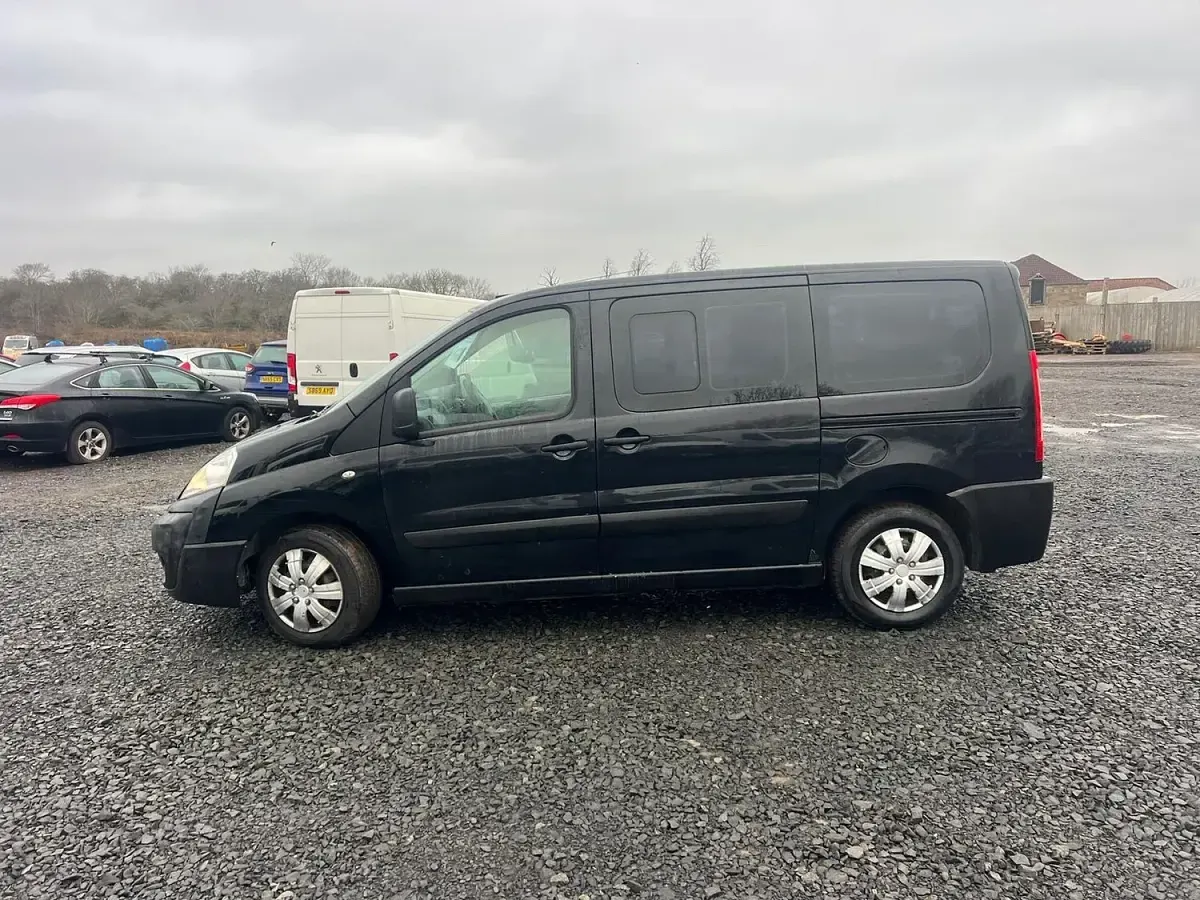 Used Peugeot TePee Comfort 2014 Black MPV