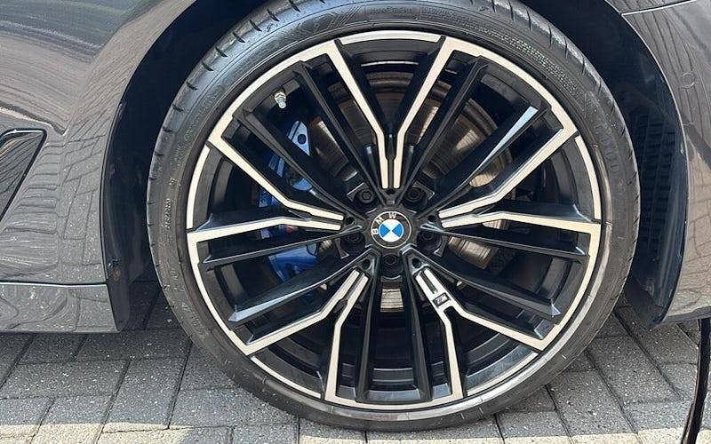 Used 2023 BMW 520 M Sport Estate | £28,199 (Fair price) - Image 1/4