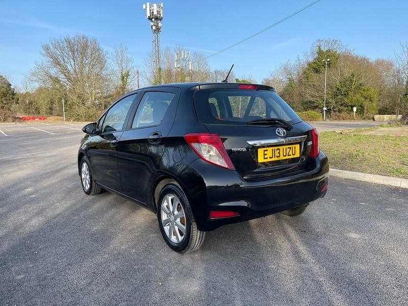 Used Toyota Yaris Multidrive S 101 HP (74 kW) 2013 Black Hatchback
