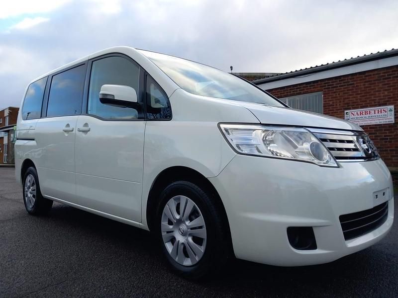 Used Nissan Serena 2010 White MPV