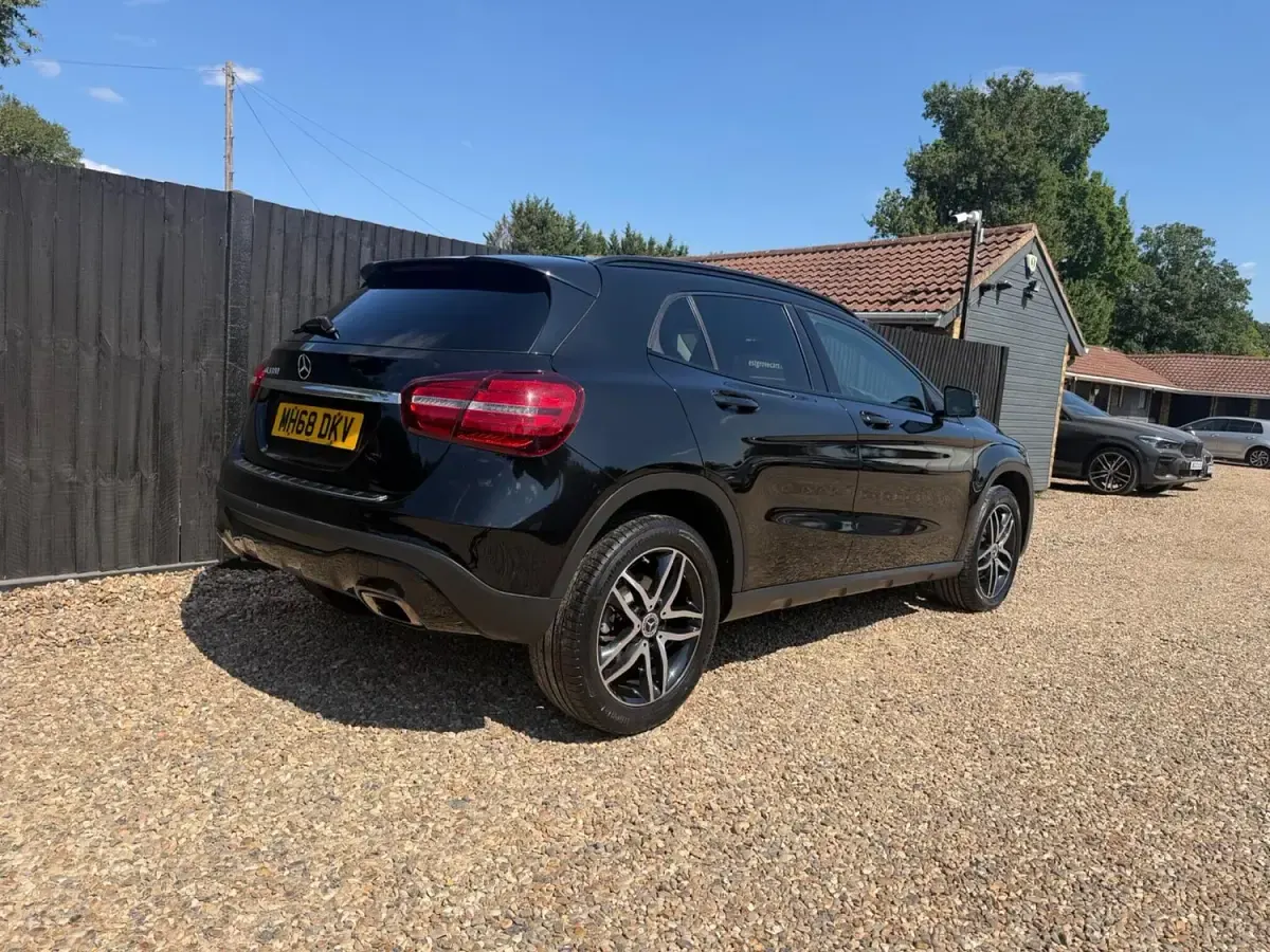Used Mercedes GLA180 Urban 122 HP (89 kW) 2019 Black SUV