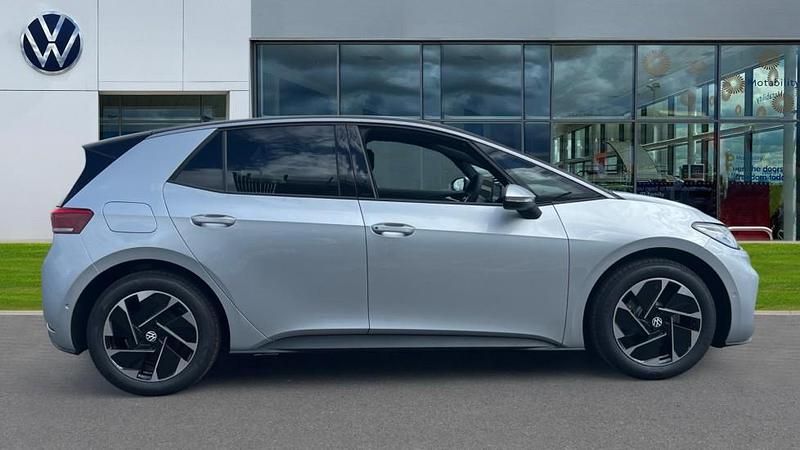 New VW ID.3 Pro 150 kW (204 HP) 2026 Metallic  scale silver/solid black roof Hatchback