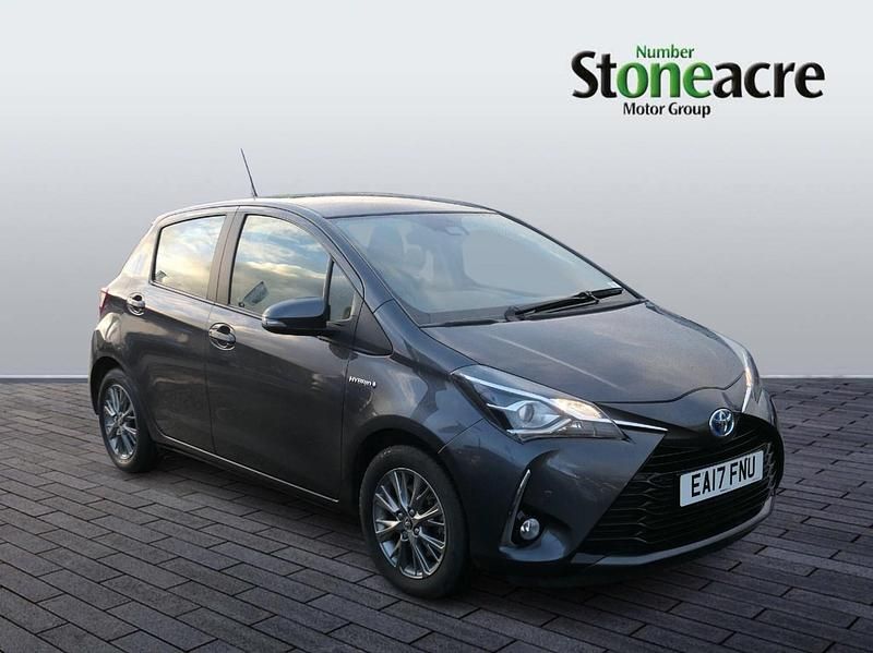 Grey Used 2017 Toyota Yaris Hybrid Hatchback | £12,295 (Fair price) - Image 1/4