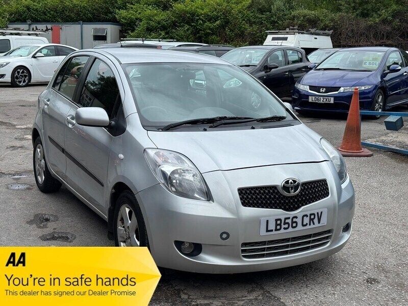 Silver Used 2006 Toyota Yaris Hatchback | £2,489 (Good price) - Image 1/3