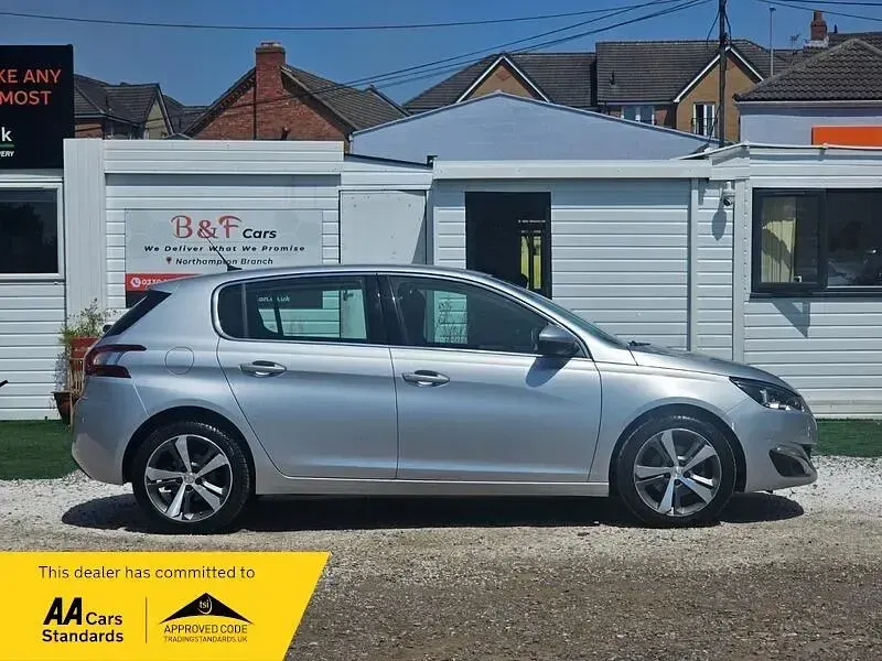 Used Peugeot 308 Allure 130 HP (95 kW) 2016 Silver Hatchback
