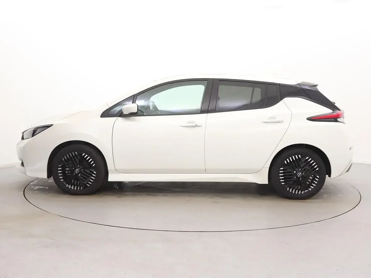Used Nissan Leaf N-Connecta 110 kW (150 HP) 2024 White Hatchback