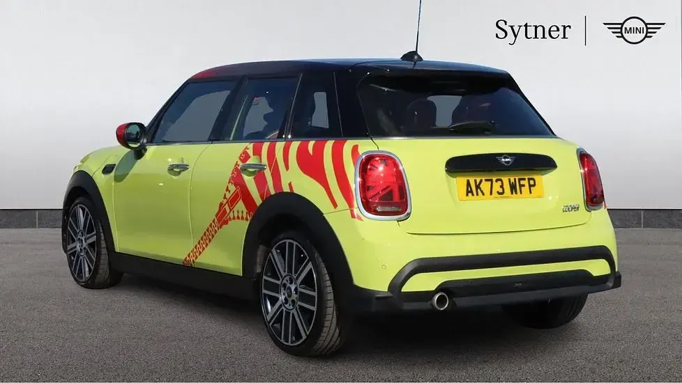 Used Mini Cooper Exclusive 134 HP (98 kW) 2023 Yellow Hatchback
