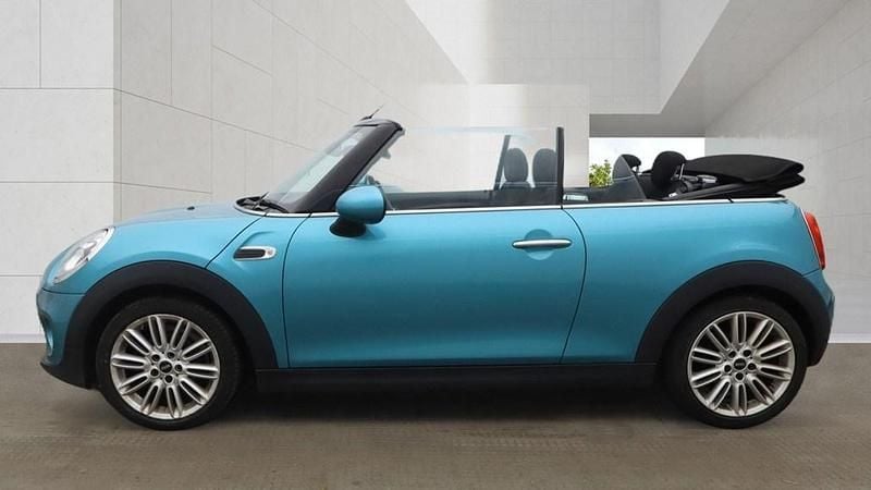 Begagnad Mini Cooper Cabriolet 2017 Blå Cab