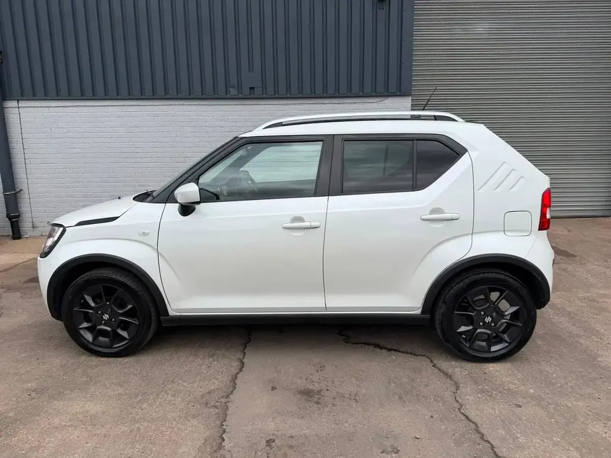 Used Suzuki Ignis SZ-T 90 HP (66 kW) 2018 White/black SUV