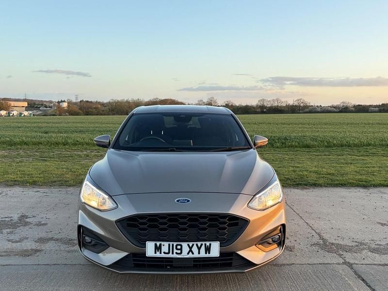 Used Ford Focus ST-Line 125 HP (91 kW) 2019 Silver Hatchback
