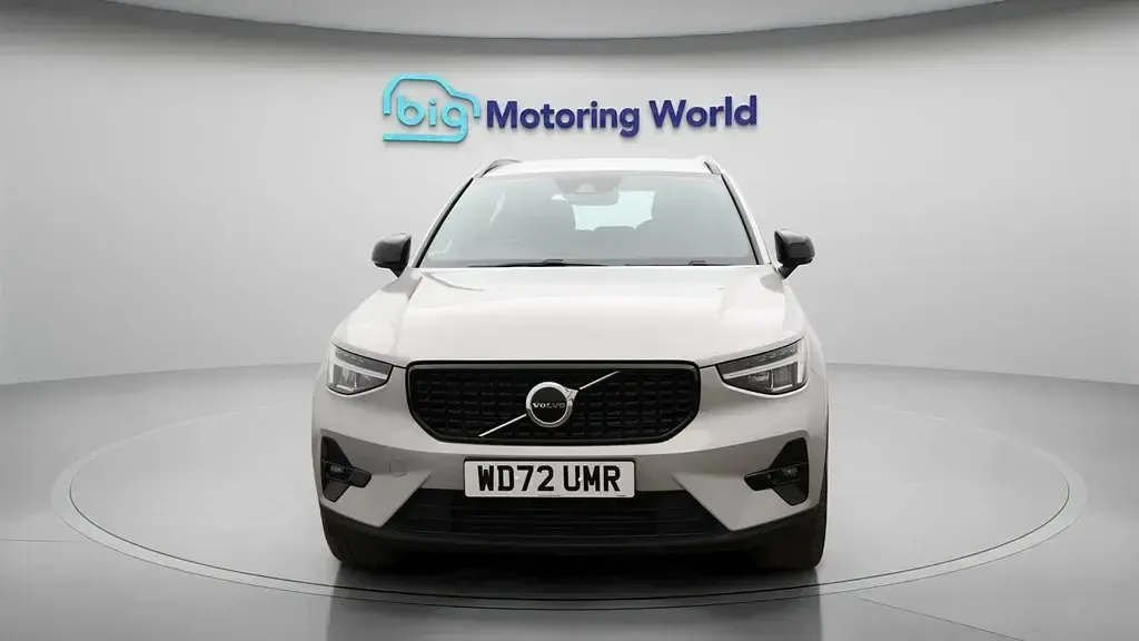 Usado Volvo XC40 Plus 211 HP (155 kW) 2023 Prateado SUV